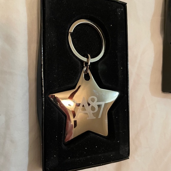 Aeropostale star keychain - Picture 2 of 3